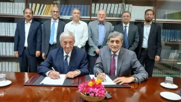 dirigenti-firmano-contratto