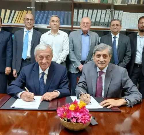 dirigenti-firmano-contratto